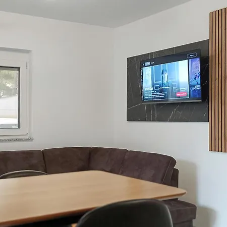 2 Bedroom Awesome In Appartement Seline